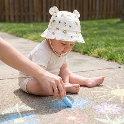 bob-bébé-dessin-trottoir-activité-créative-extérieur