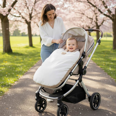 chancelière bébé maman promenade poussette printemps cerisiers fleurs