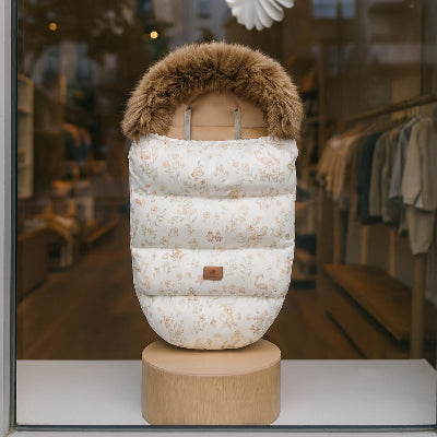 chanceliere poussette alice au pays des merveilles animaux fleurs pastel fausse fourrure hiver