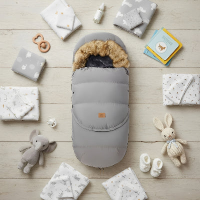 chanceliere poussette grise accessoires bebe douceur nurserie livres jouets