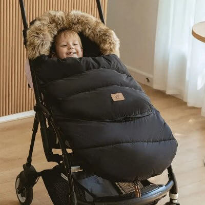chanceliere poussette hiver noire fourrure bebe installee poussette chaude confortable
