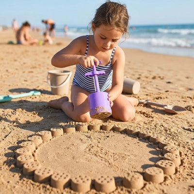 jeux de plage fille seau mauve chateau sable