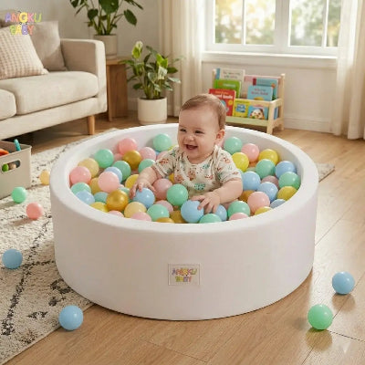 piscine a balles blanche bébé intérieur maison pastel baby jeu heureux