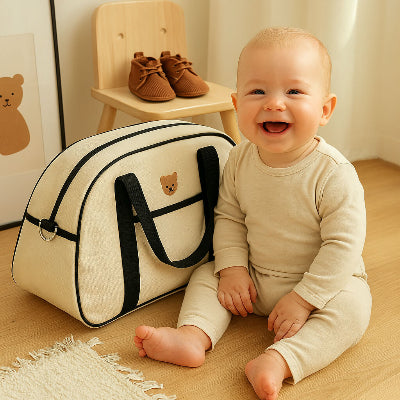 sac a langer nounours bebe assis heureux