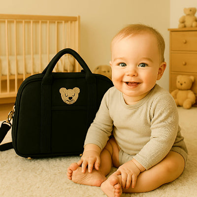 sac a langer nounours pose sol cote bebe assis chambre enfant