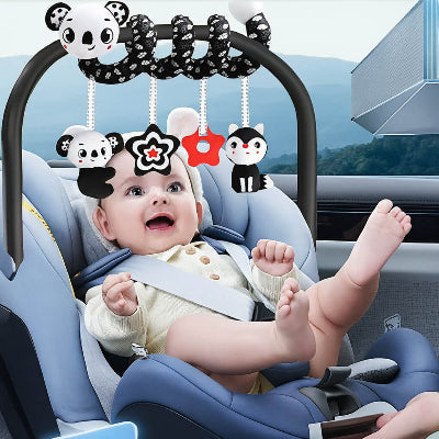 spirale d activite bebe dans son siege d auto